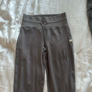 Vuori women’s daily jogger size medium